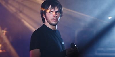 Orelsan, un champ, et une interview
