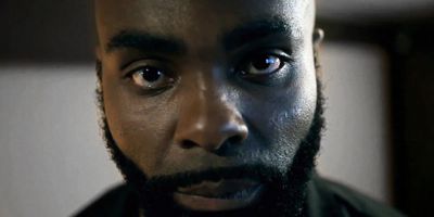 Kaaris, parachutiste sur le toit du rap français