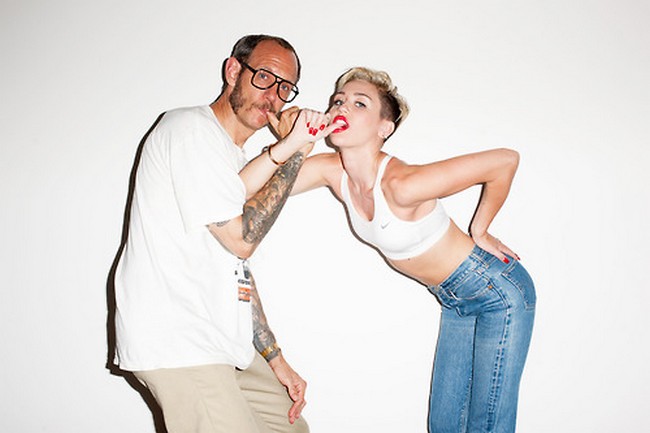 Miley-Cyrus-Terry-Richardson-8-neoboto